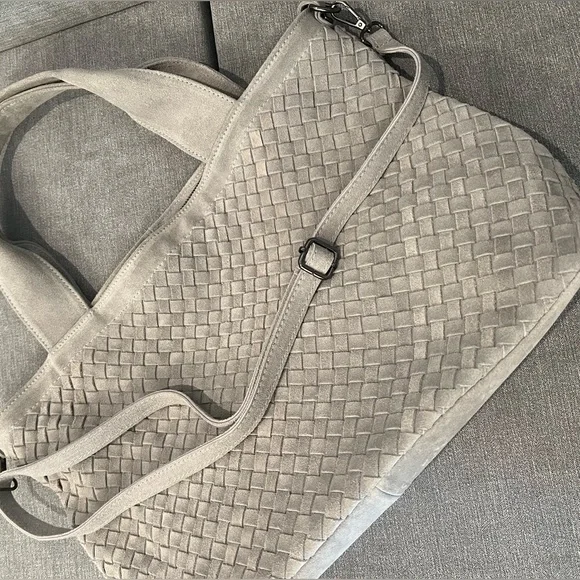 Chic Gray Woven Loowie Bag - Picture 3 of 9